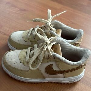 Nike Air Force 1 LV8 (tan & cream)